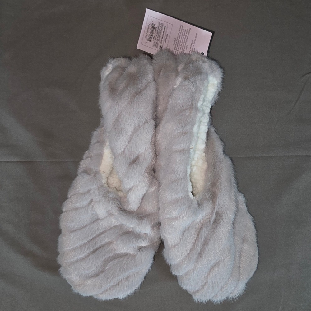 Auden Womens Faux Fur Slipper Socks Light Gray Gripper Bottoms M/L 8-10 NEW